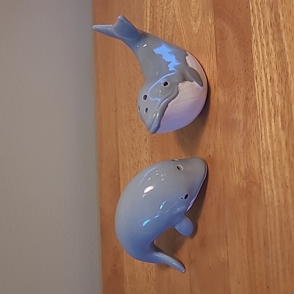 Capilano Vancouver Other - VINTAGE CAPILANO VANCOUVER Ceramic Whale Salt and Pepper Shakers, Japan